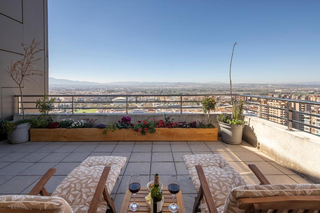 Atico Top Granada, Penthouse, 18-19th floor, City Centre ...