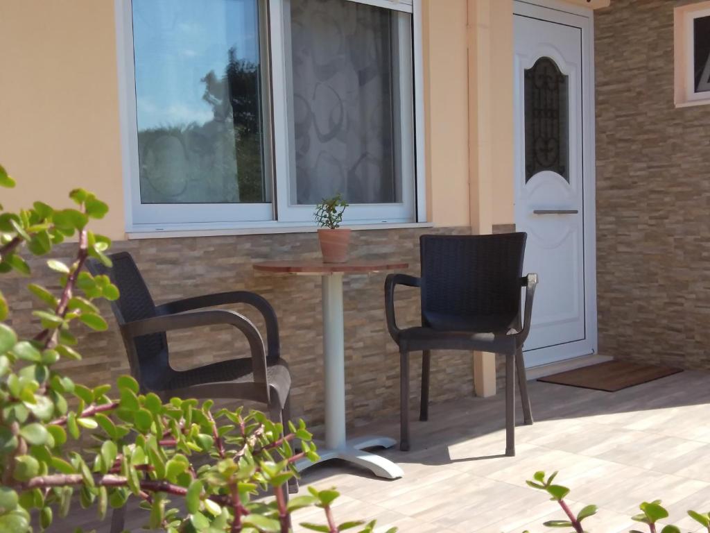 Patio nebo venkovní prostory v ubytování Kouremenos Manolis apartment