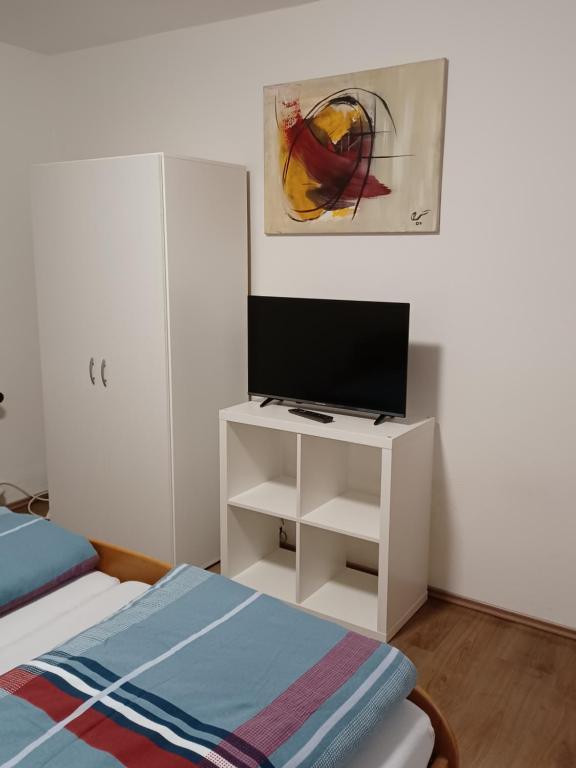 TV a/nebo společenská místnost v ubytování Hortensia - Appartment - Ferienwohnung - Ferienhaus