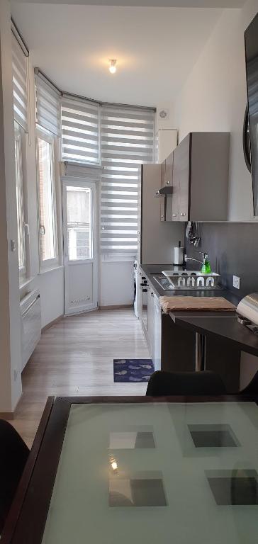 a kitchen with a table and a counter top in a room at Villa vista mare in Dunkerque