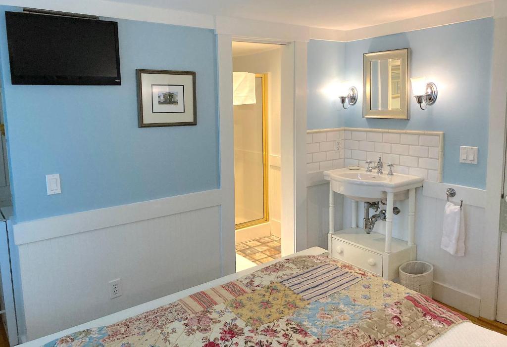 Revere Guest House photo