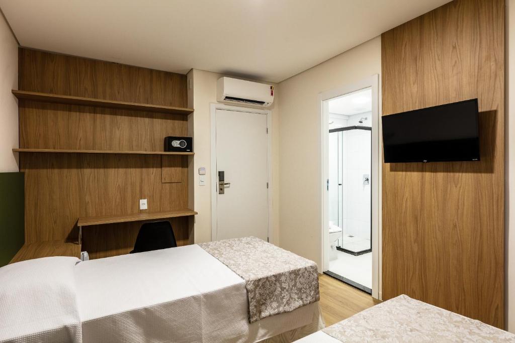 TV a/nebo společenská místnost v ubytování Viale Iguassu Hotel