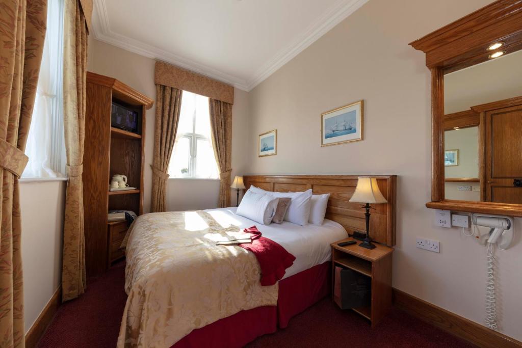 Postel nebo postele na pokoji v ubytování Scholars Townhouse Hotel