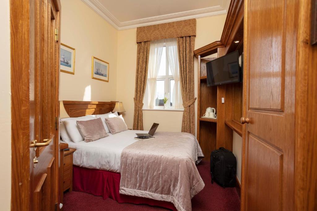Postel nebo postele na pokoji v ubytování Scholars Townhouse Hotel