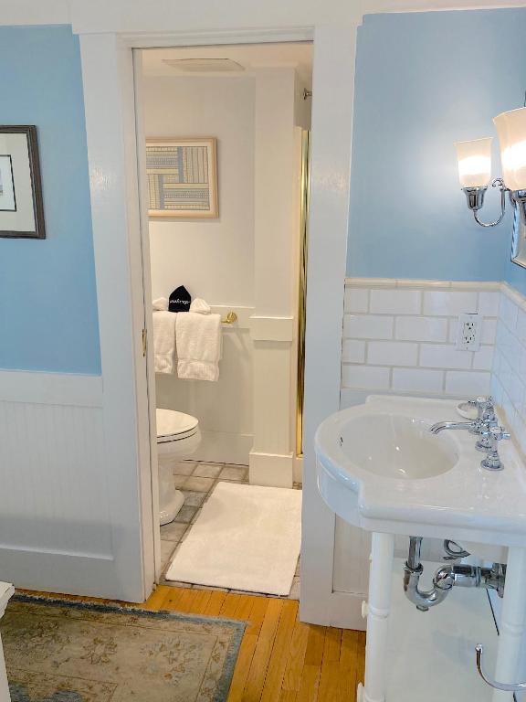 Revere Guest House photo