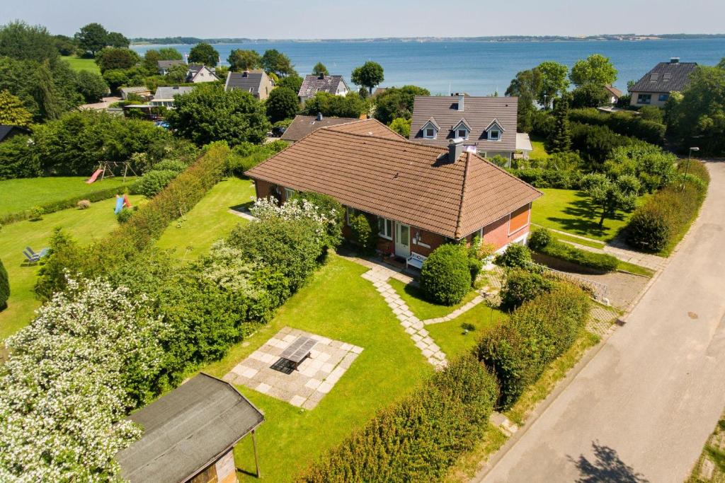 an overhead view of a house with a yard at Haus Seeblick I in Glücksburg