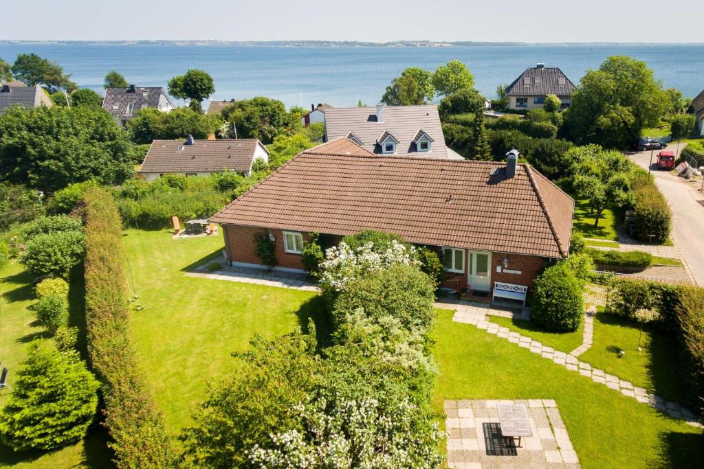 an aerial view of a house with a yard at Haus Seeblick II in Glücksburg
