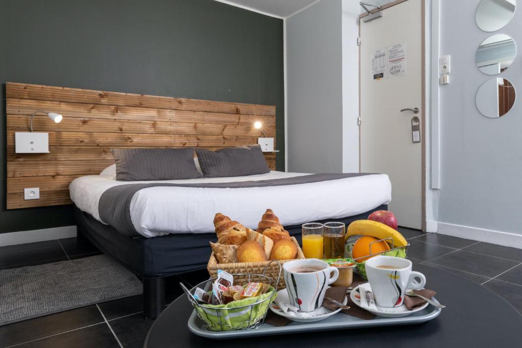 Postel nebo postele na pokoji v ubytování Celenya Hôtel
