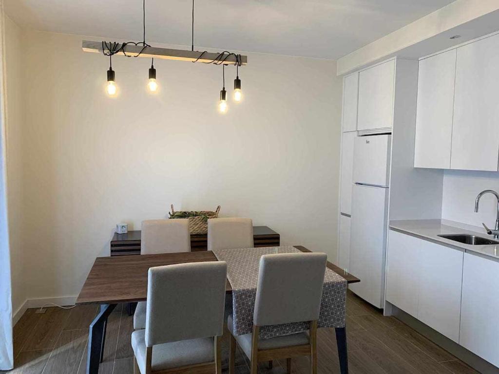 A kitchen or kitchenette at Casa Cotefablo Alojamiento Ara Gavin, Biescas