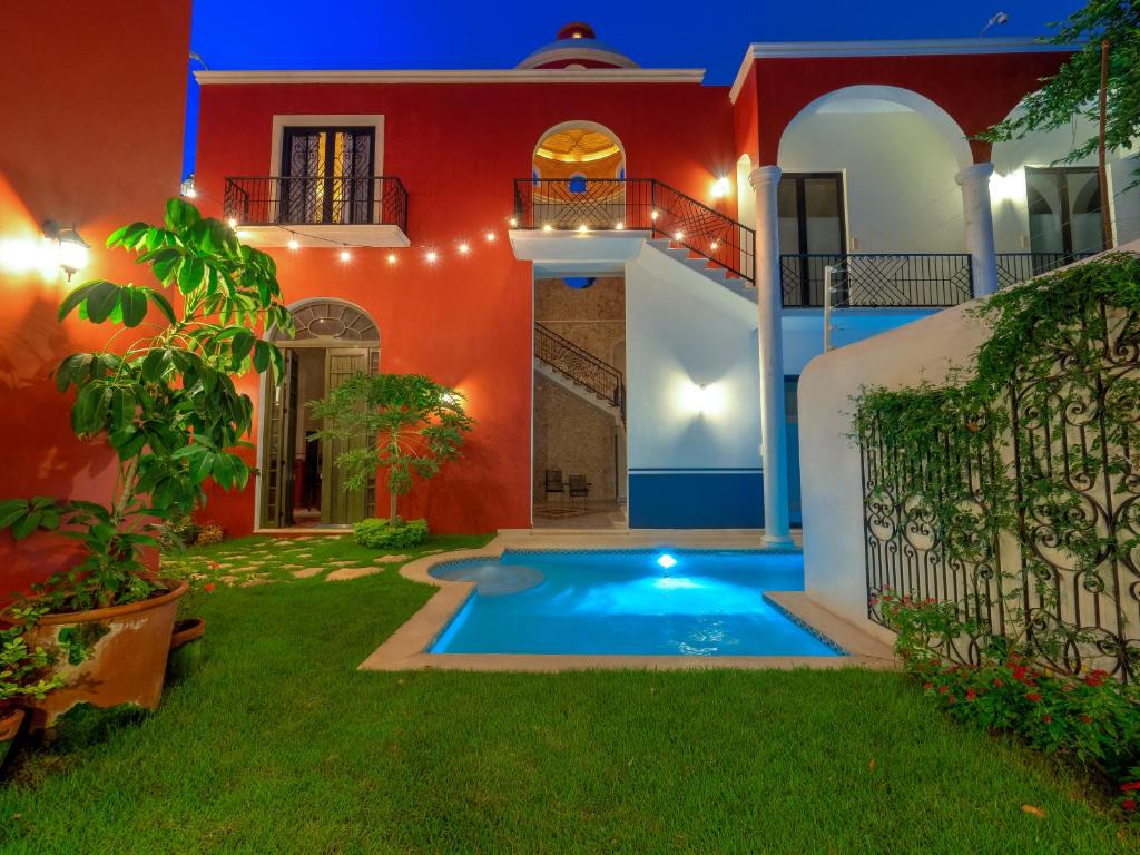 Casona Sirenas, a family home in historical Merida