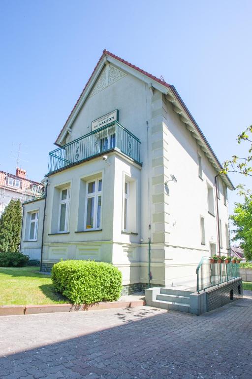 Budova, kde se prázdninový areál nachází