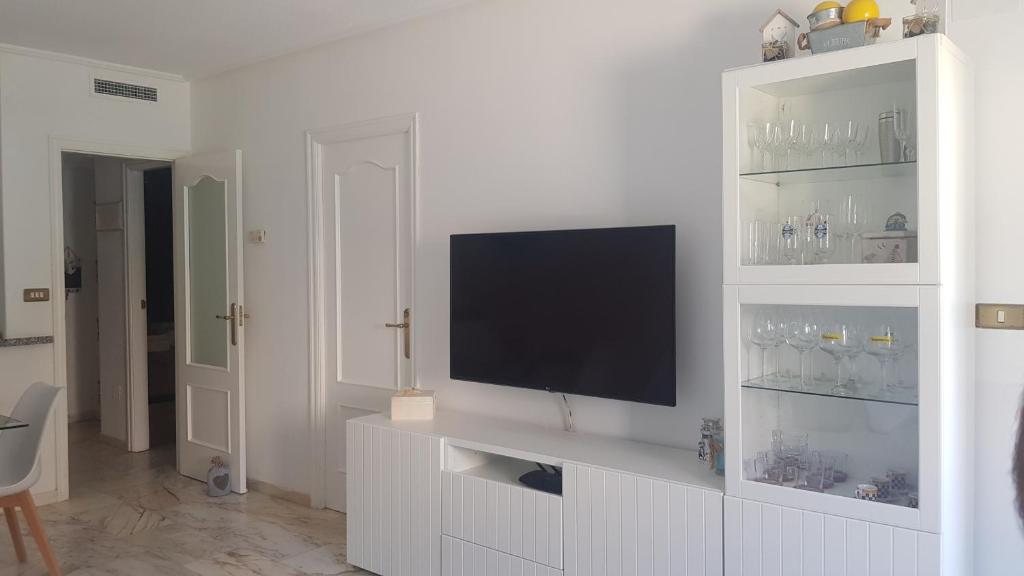 Televízia a/alebo spoločenská miestnosť v ubytovaní Apartamento La Mezquita