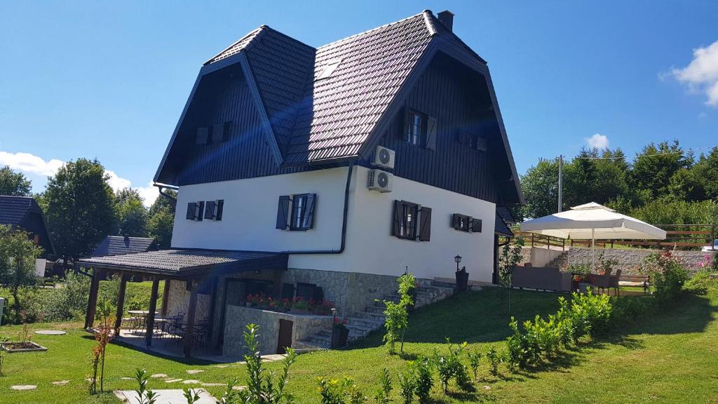 Vonkajšia záhrada v ubytovaní B&B Plitvice Lakes Villa Prica
