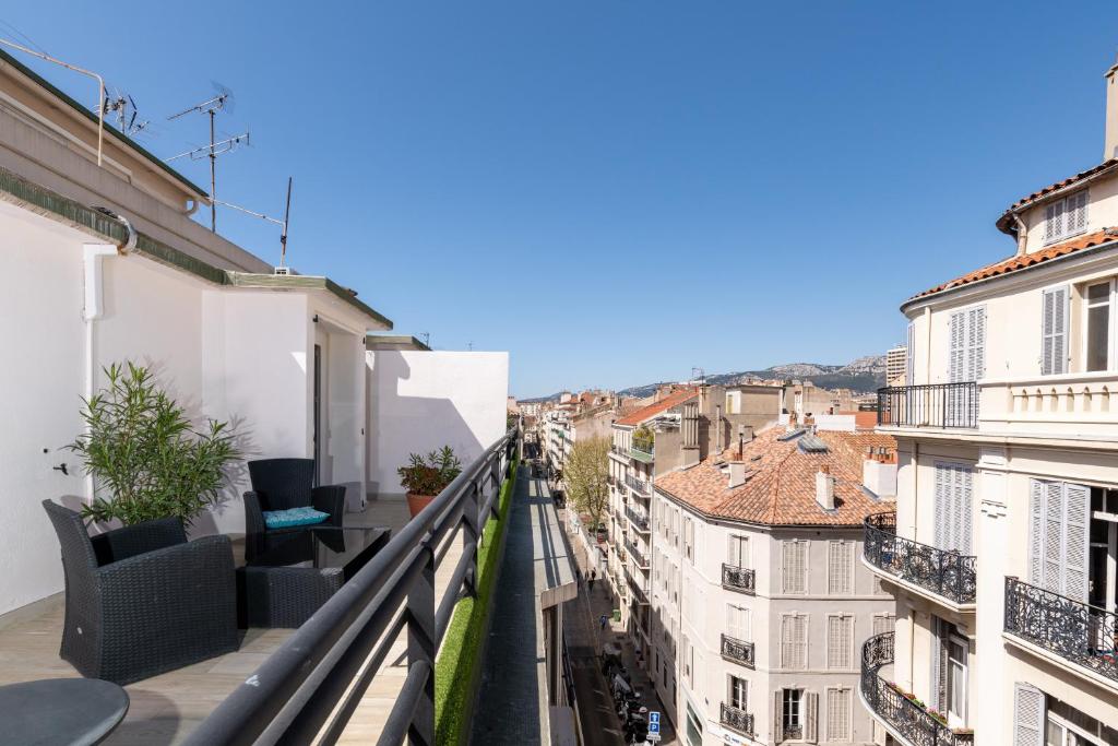 Nespecifikovaný výhled na destinaci Toulon nebo výhled na město při pohledu z hotelu