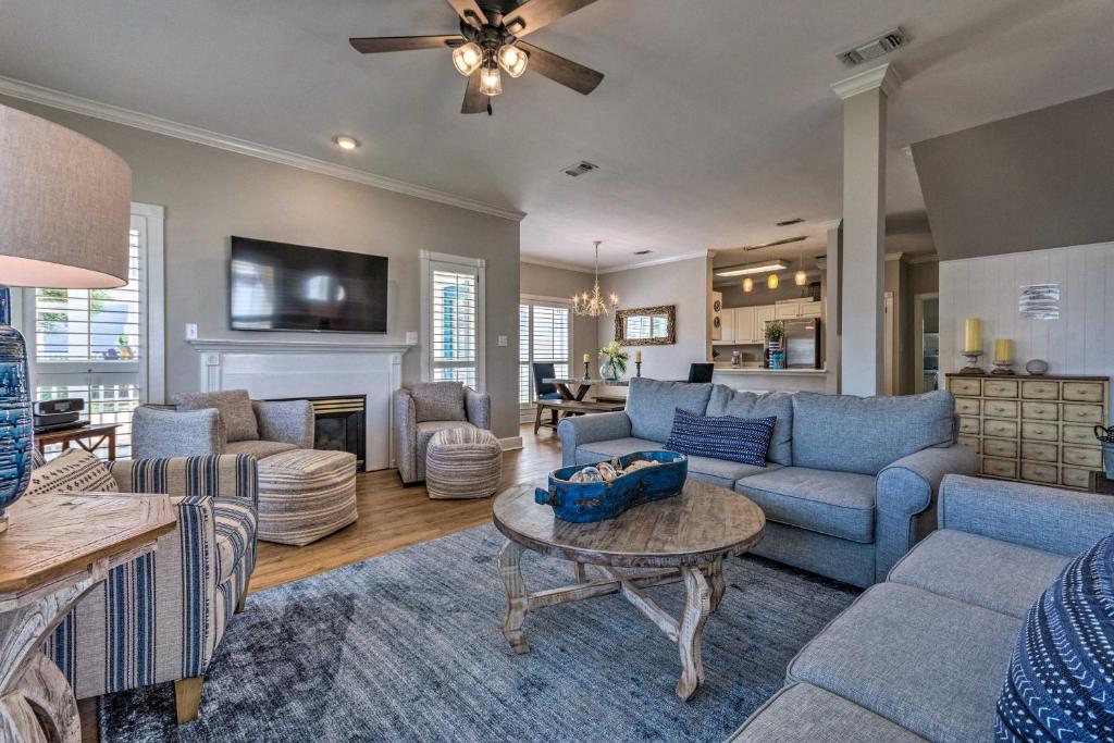 Gallery image of Grand Destin Getaway - Walk a Block to the Beach! in Destin