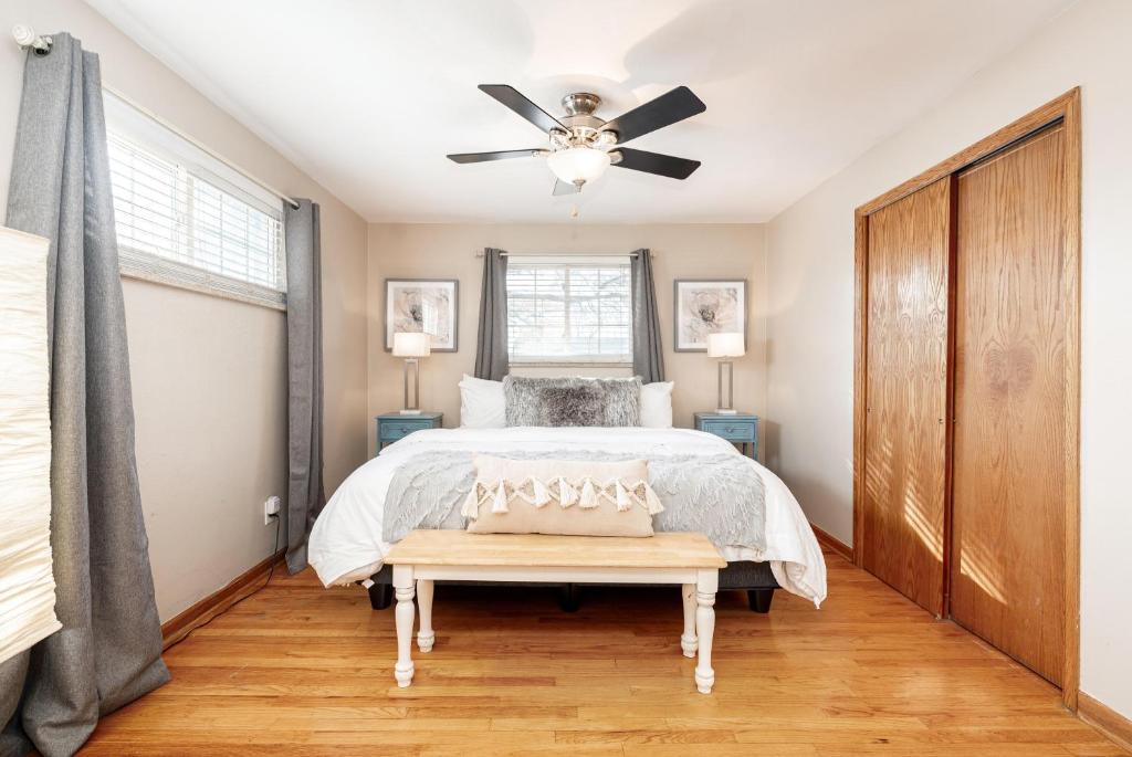 Sunny Family-Friendly - Home Away from Home! - Housity