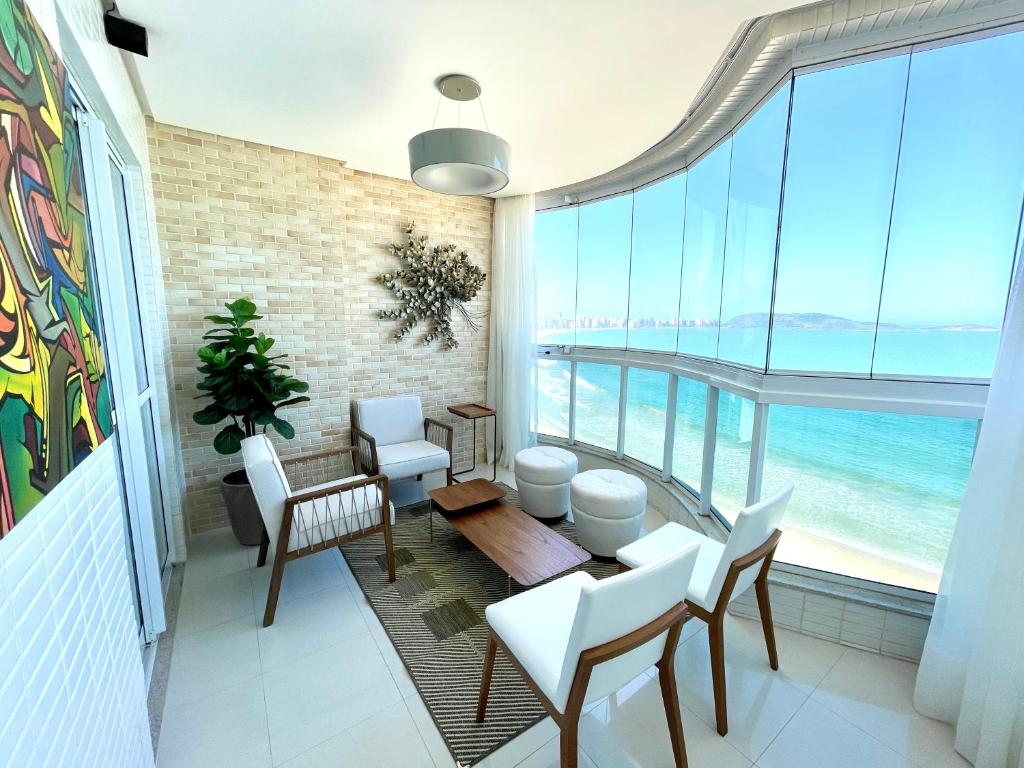 a dining room with a view of the ocean at SCHULZ Turtles Home in Guarapari