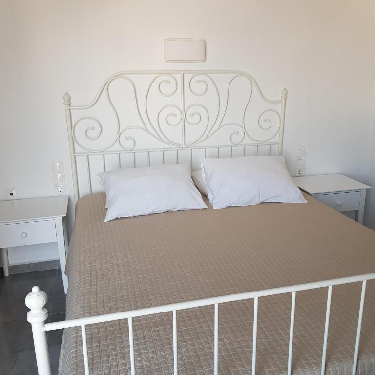 Postel nebo postele na pokoji v ubytování Anixi Hotel