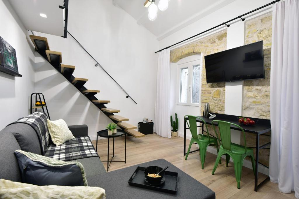 Queen 4 Apartment in the Heart of the Corfu Historical Old Town Center