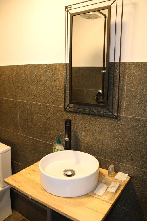 Fotografie z fotogalerie ubytování Cabanute Premium de pescuit v destinaci Sînmărghita
