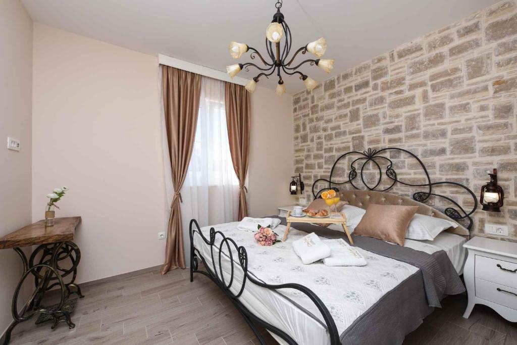 Posteľ alebo postele v izbe v ubytovaní Holiday home in Pridraga - Zadar Riviera 40832