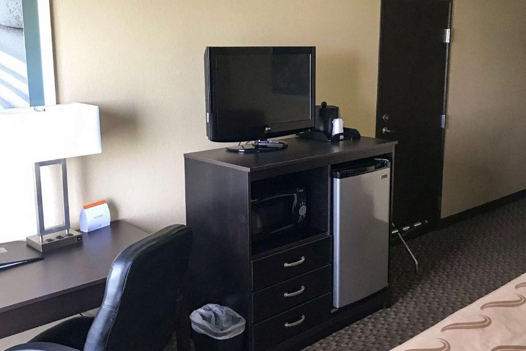 Quality Inn & Suites Mendota near I-39 - Zimmer Mit Kingsize-Bett – Nichtraucher
