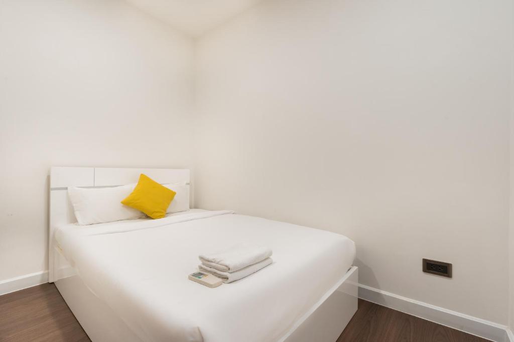 The Saigon Royal in Center pool view