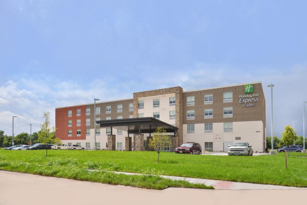 Gallery image of Holiday Inn Express & Suites Omaha Airport, an IHG Hotel in Carter Lake
