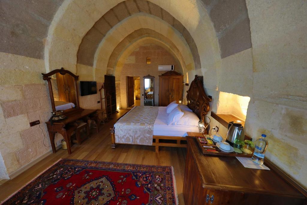 Postel nebo postele na pokoji v ubytování Eyes Of Cappadocia Cave Hotel