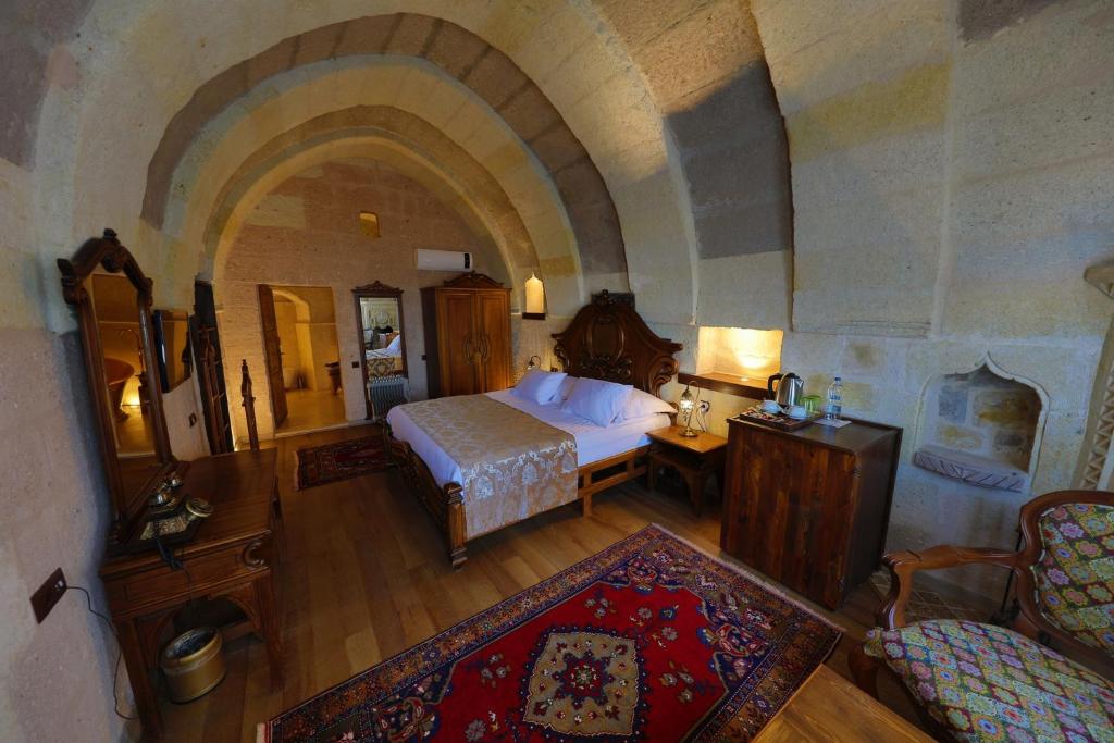 Postel nebo postele na pokoji v ubytování Eyes Of Cappadocia Cave Hotel