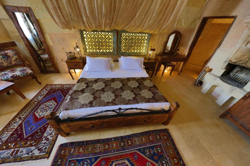 Postel nebo postele na pokoji v ubytování Eyes Of Cappadocia Cave Hotel