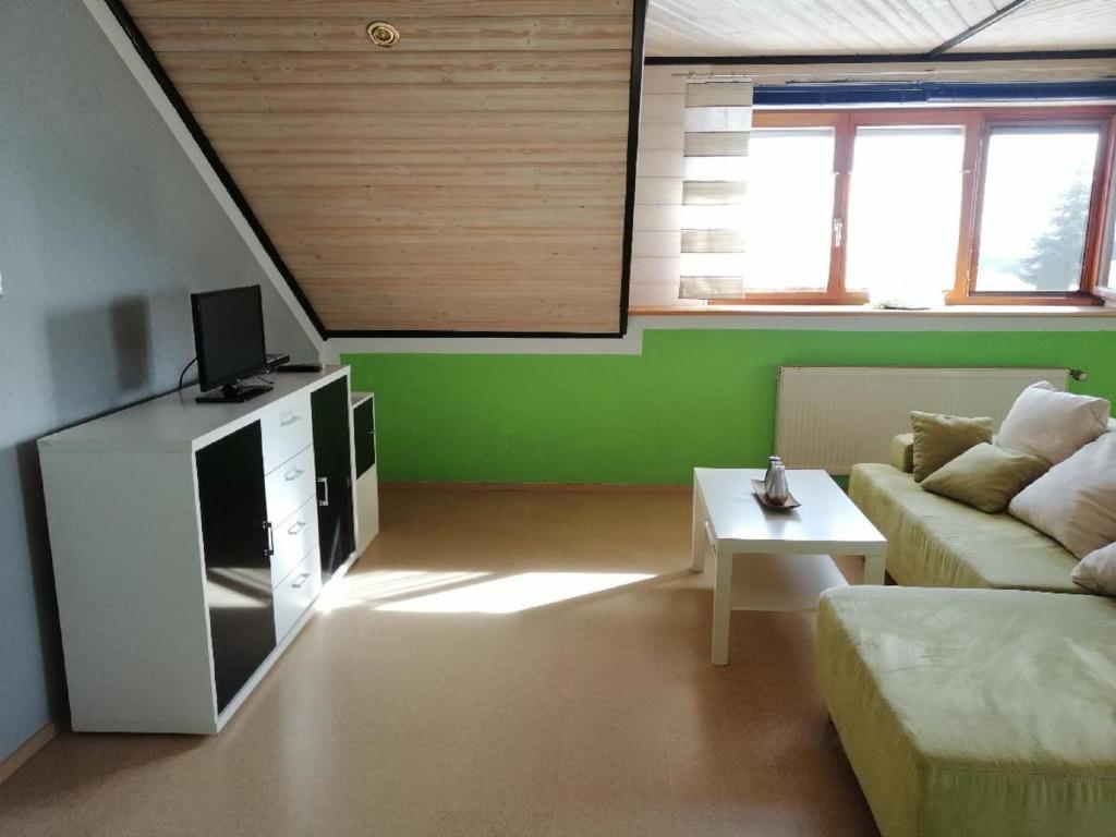 TV a/nebo společenská místnost v ubytování Ferienwohnung Reitinger