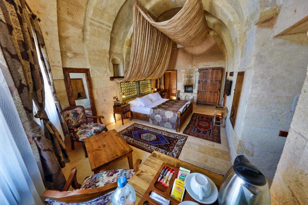 Postel nebo postele na pokoji v ubytování Eyes Of Cappadocia Cave Hotel