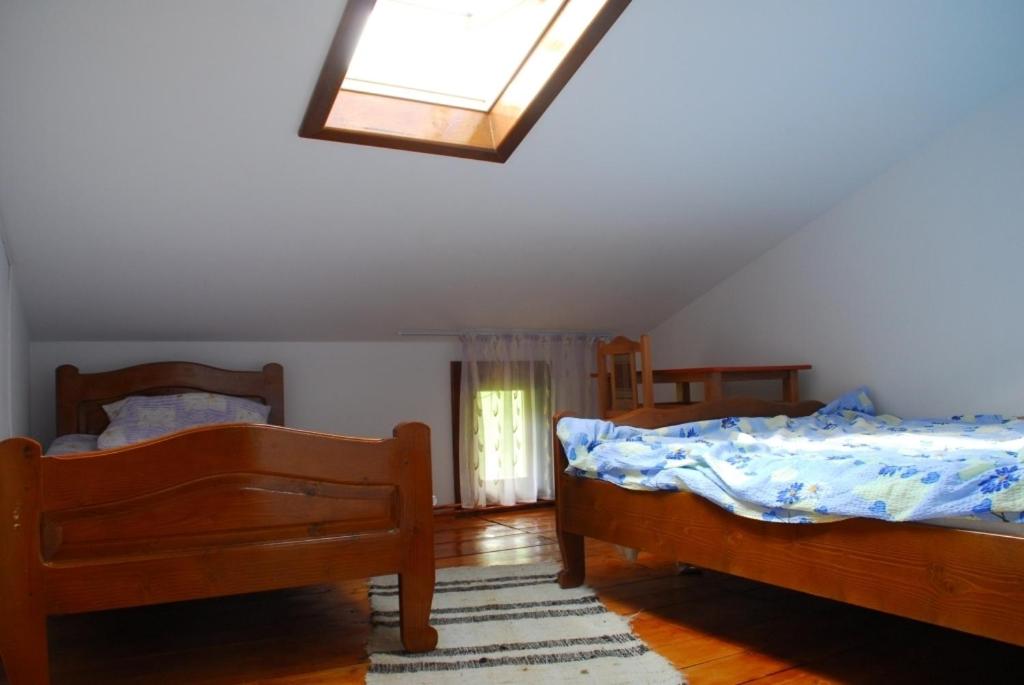 Pensiunea Scarisoara - Habitación Triple Con Baño Privado