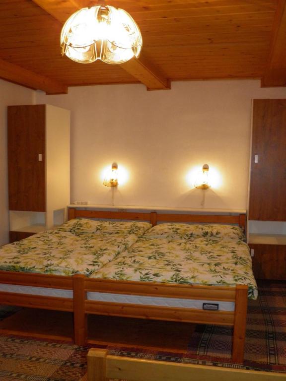 Postel nebo postele na pokoji v ubytování Apartmány pri Studničke