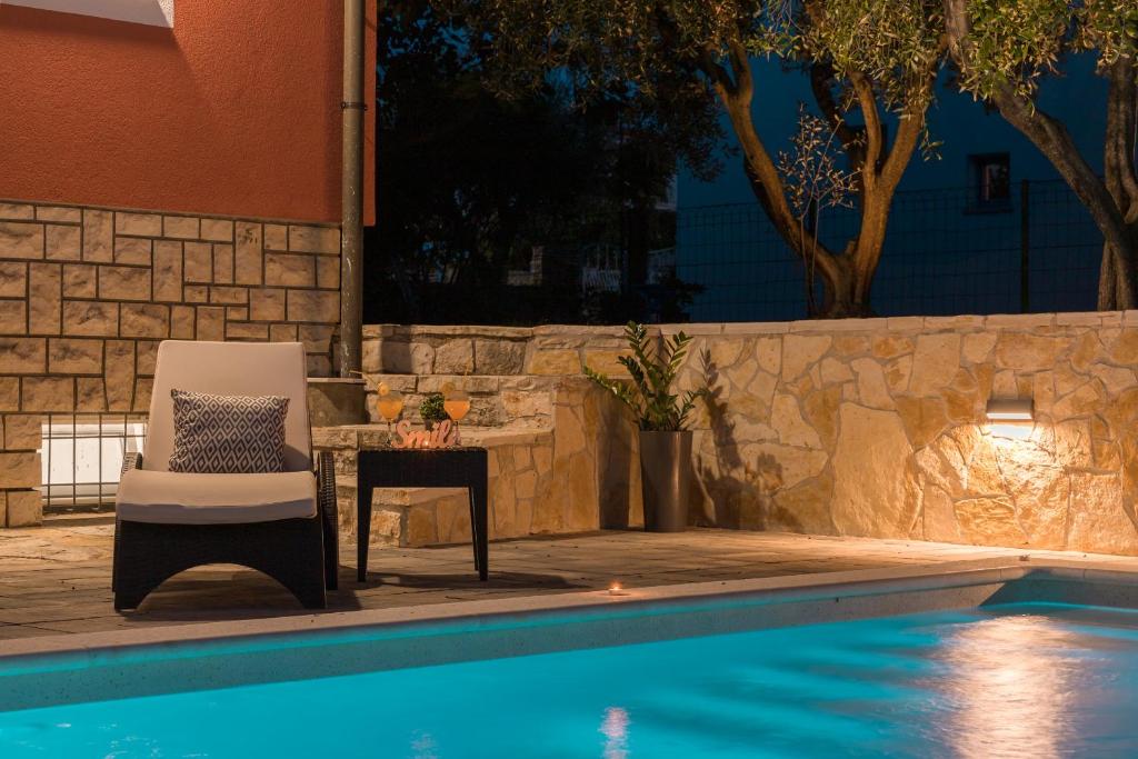 Basen w obiekcie Villa Polion Peroj lub w pobliżu