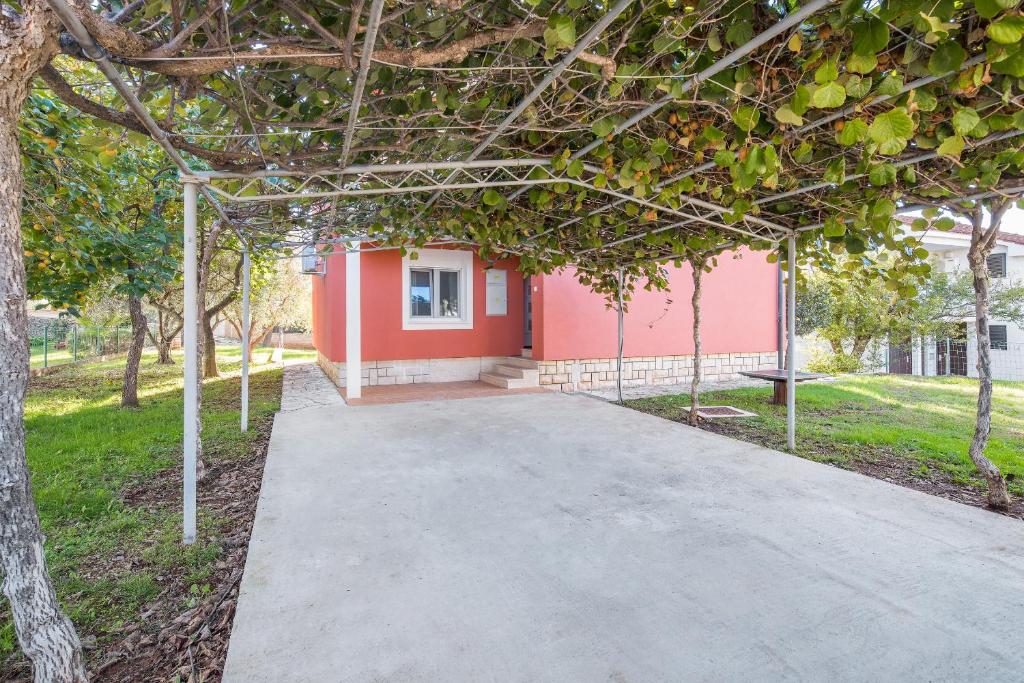 Ogród w obiekcie Villa Polion Peroj