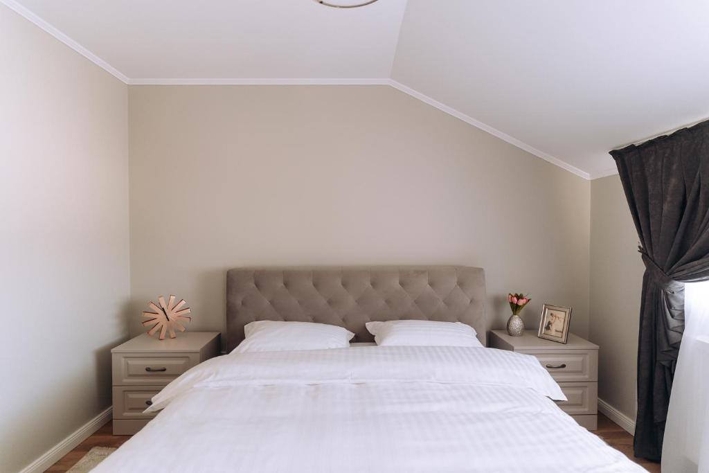 GOLD Suites - One-Bedroom Apartment