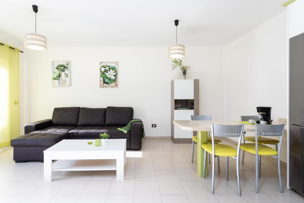 Posezení v ubytování Home2Book Cozy Apartment Costa del Silencio, Pool