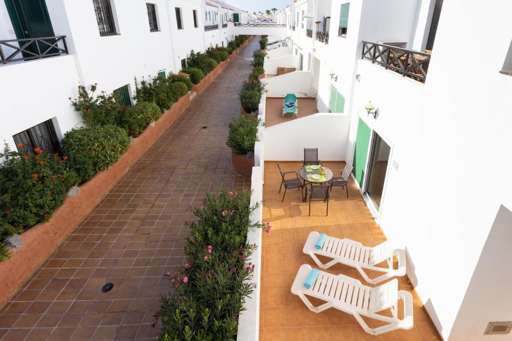 Balkón nebo terasa v ubytování Home2Book Cozy Apartment Costa del Silencio, Pool