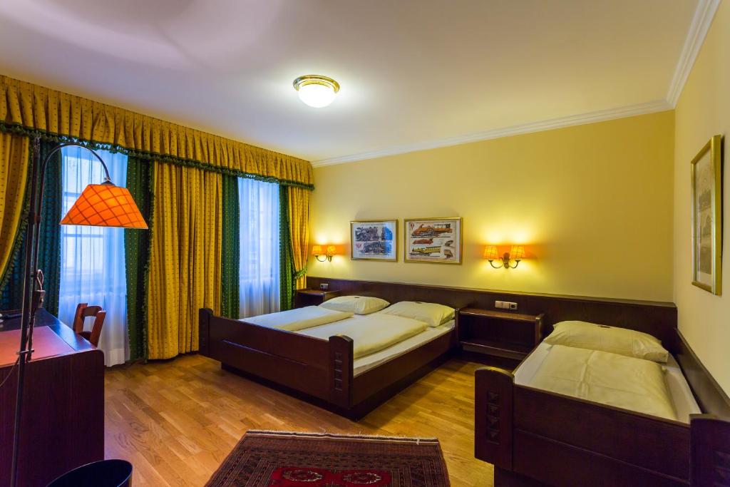 Postel nebo postele na pokoji v ubytování Hotel Gösser Bräu