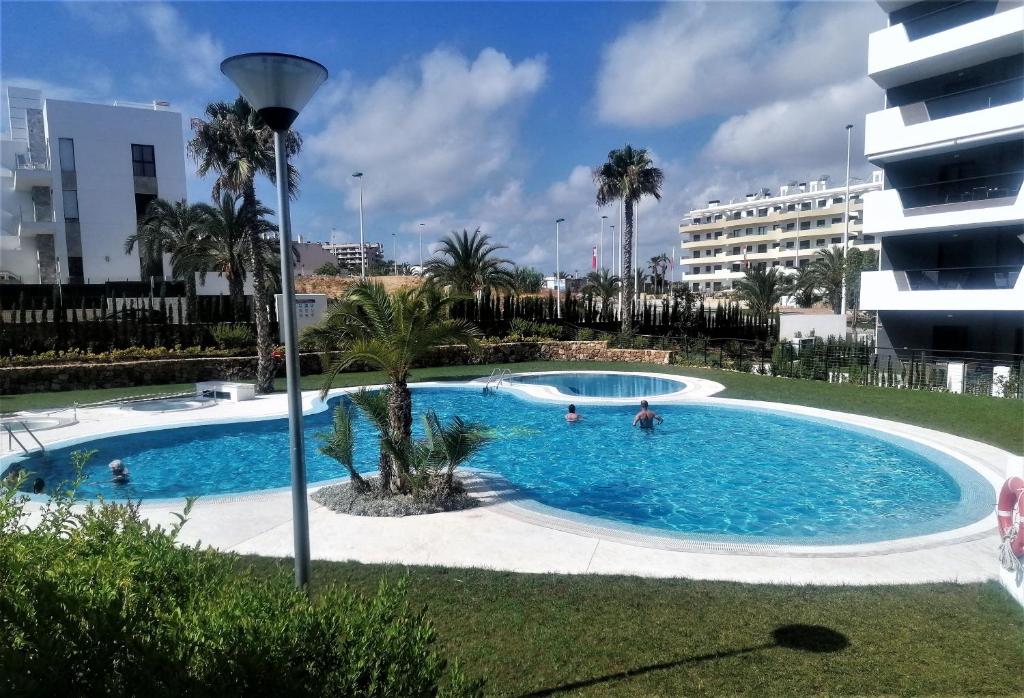 Cosy ground floor apartment with direct access to the pool ...