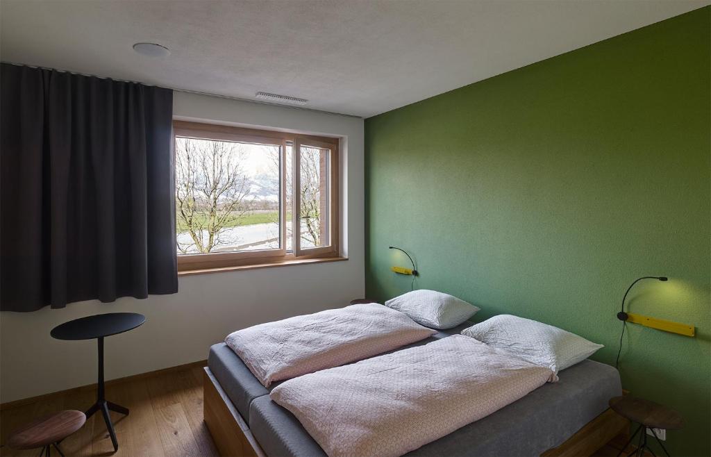 Postel nebo postele na pokoji v ubytování Schaan-Vaduz Youth Hostel