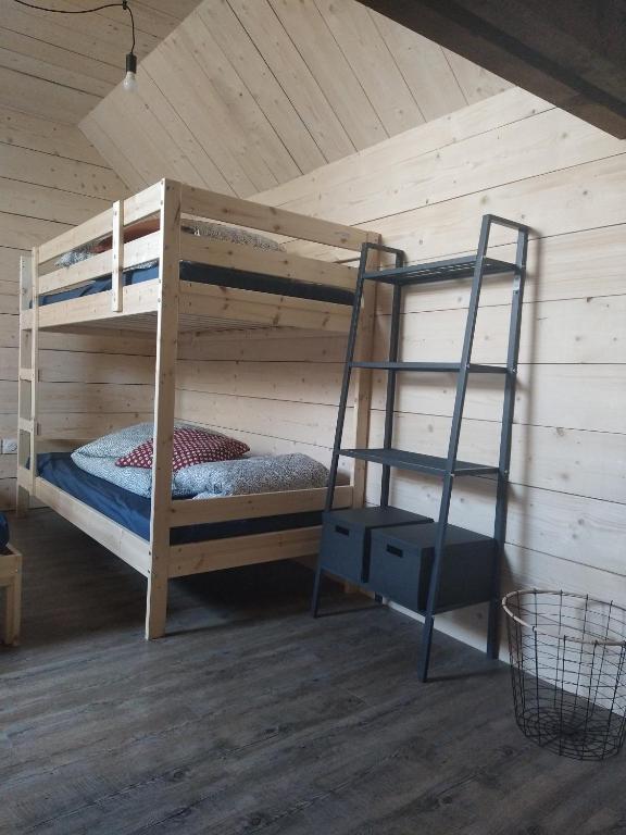 Palanda nebo palandy na pokoji v ubytování KERFLAVEUR