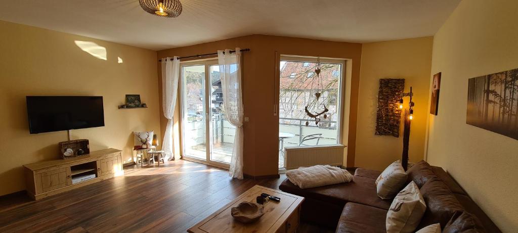 Televiisor ja/või meelelahutuskeskus majutusasutuses Ferienwohnung Aaron II inkl Bettwäsche Handtücher Endreinigung