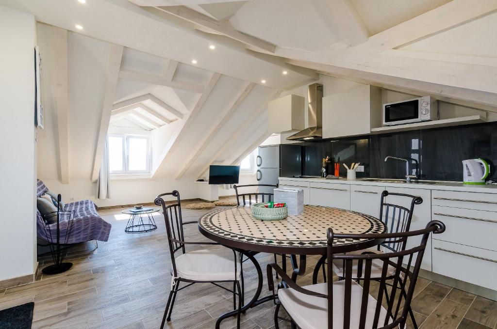 Kuchyň nebo kuchyňský kout v ubytování Apartments Life