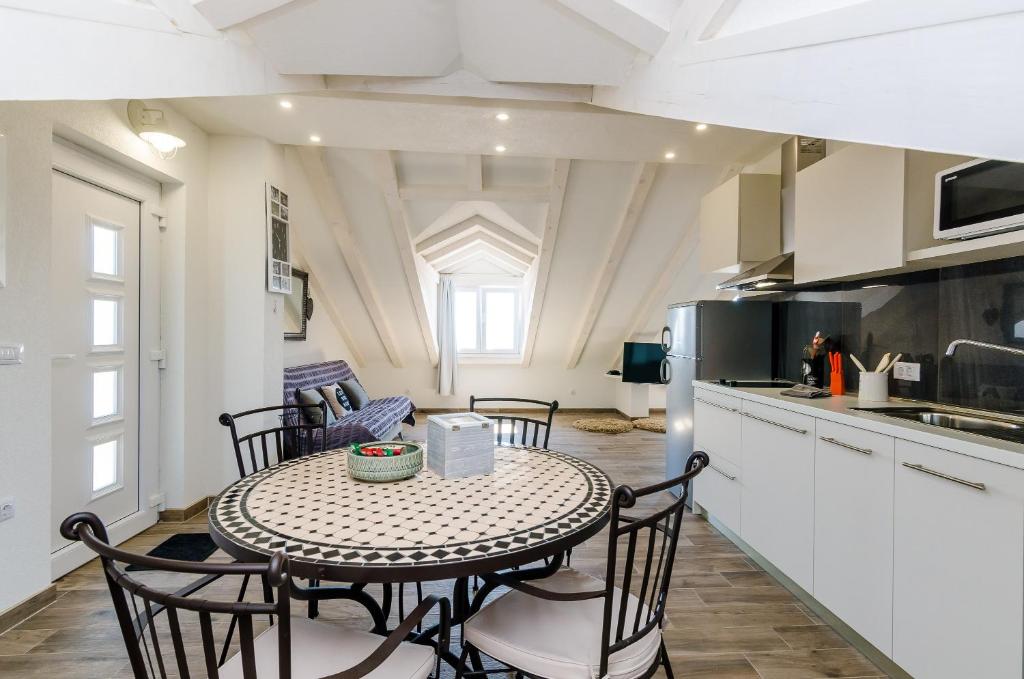 Kuchyň nebo kuchyňský kout v ubytování Apartments Life