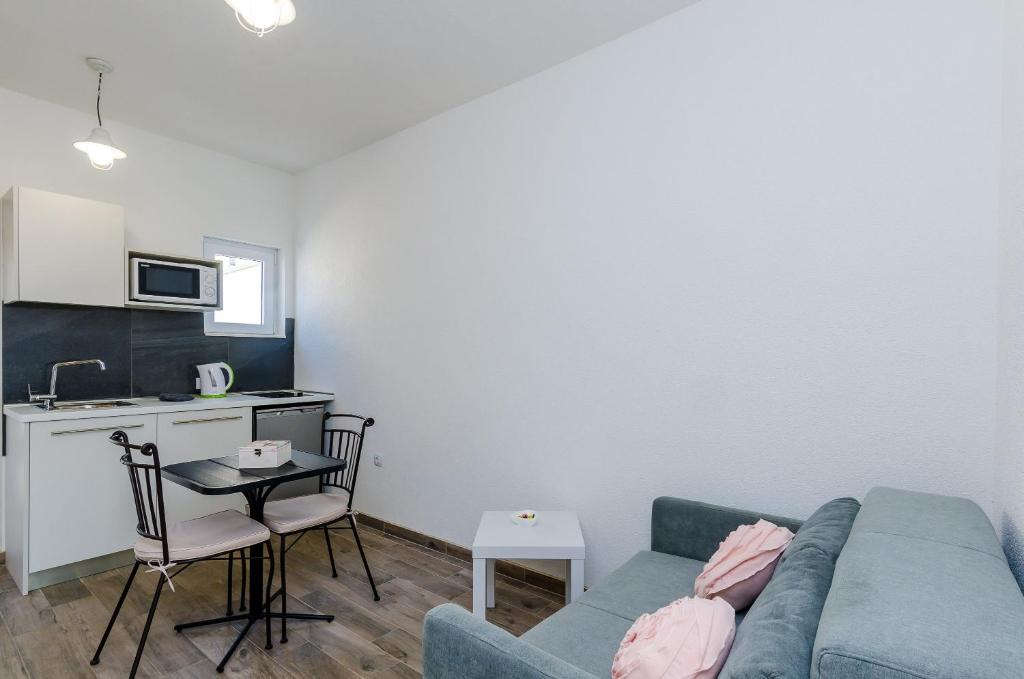 Kuchyň nebo kuchyňský kout v ubytování Apartments Life
