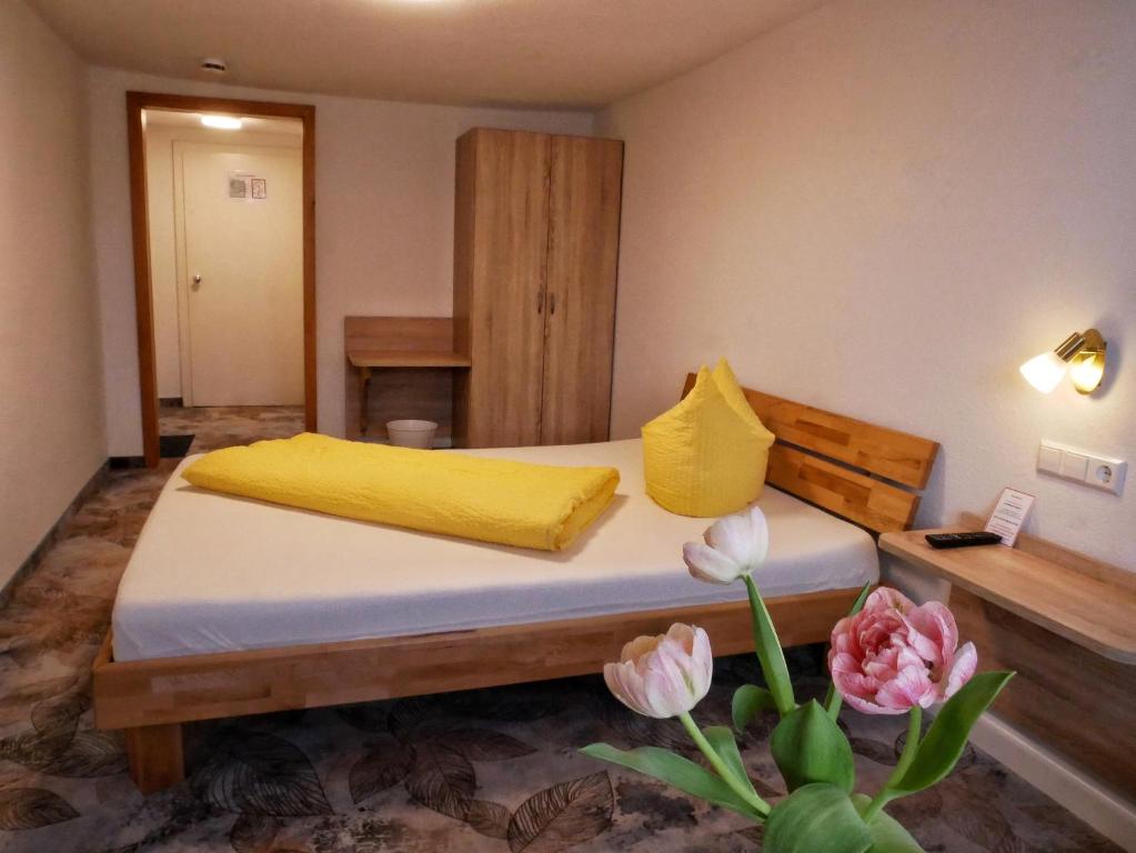 Postel nebo postele na pokoji v ubytování Wochner's Hotel-Sternen Am Schluchsee Hochschwarzwald