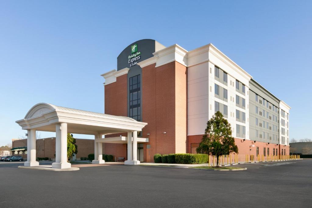 a hotel building with a gazebo in a parking lot at Holiday Inn Express Hotel & Suites Norfolk Airport, an IHG Hotel in Norfolk